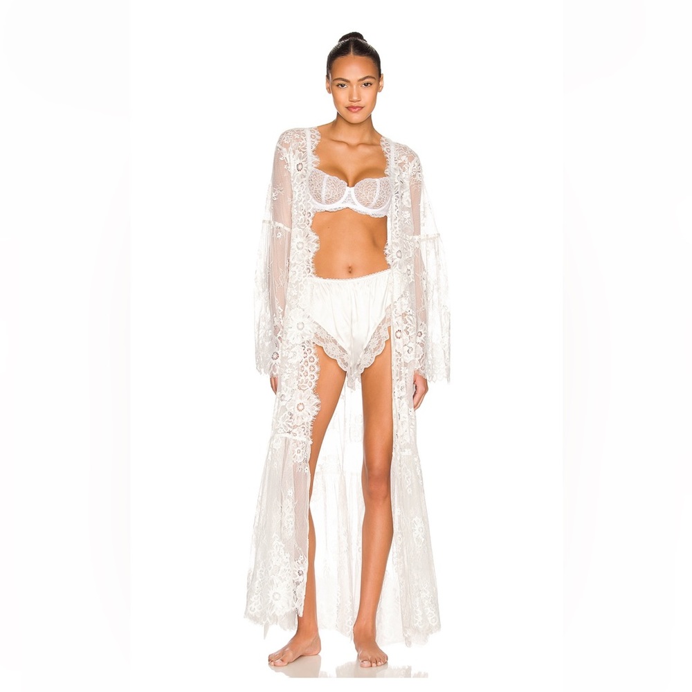 Georgina Long Lace Robe - white